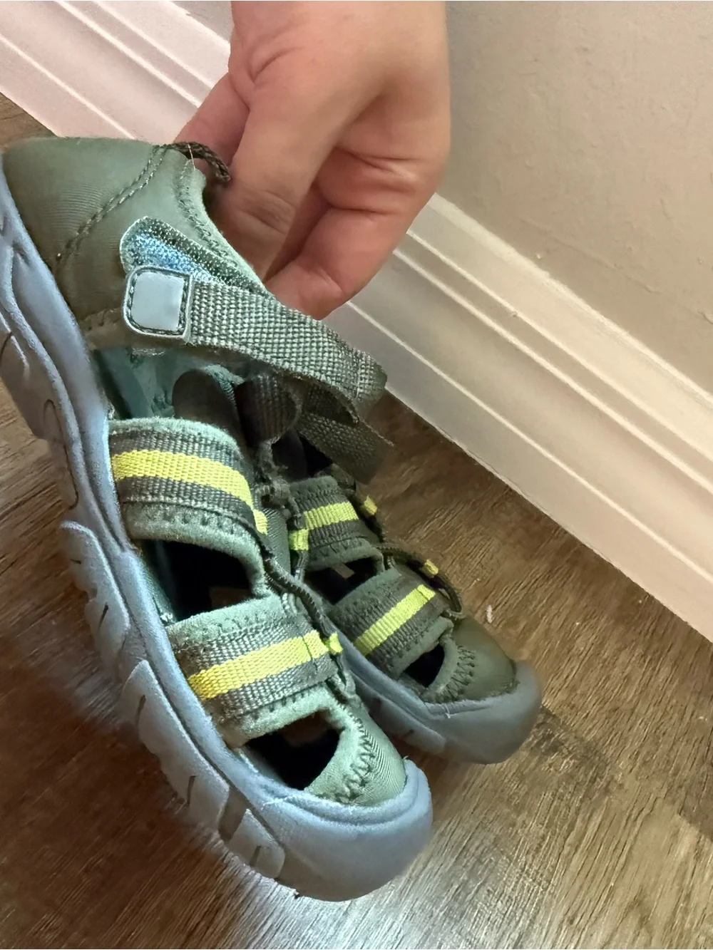Old Navy Kids' Olive Green water shoes